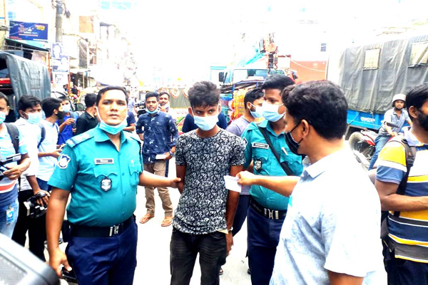 শিক্ষক-শিক্ষার্থী আহতের ঘটনায় এক ছিনতাইকারি গ্রেপ্তার 
