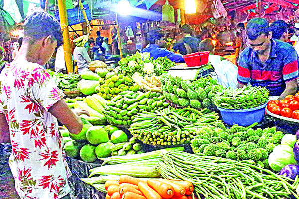 রাজধানীর বাজারে বেড়েছে সবজির দাম