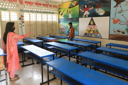 কাল খুলছে না যেসব স্কুল  

