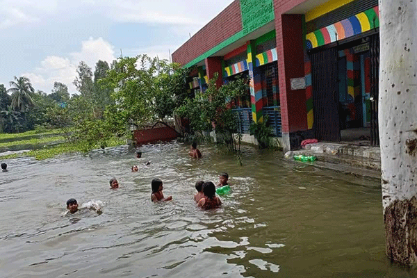 বন্যার কারণে কালিয়াকৈরে স্কুলের পাঠদান অনিশ্চিত 