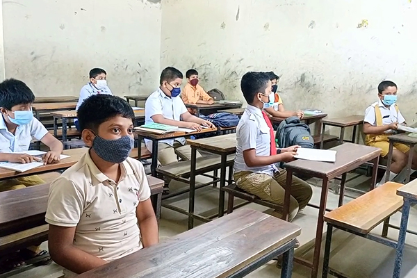 টাঙ্গাইলে শিক্ষার্থীদের পদচারণায় মুখরিত শিক্ষাপ্রত্ষ্ঠিান