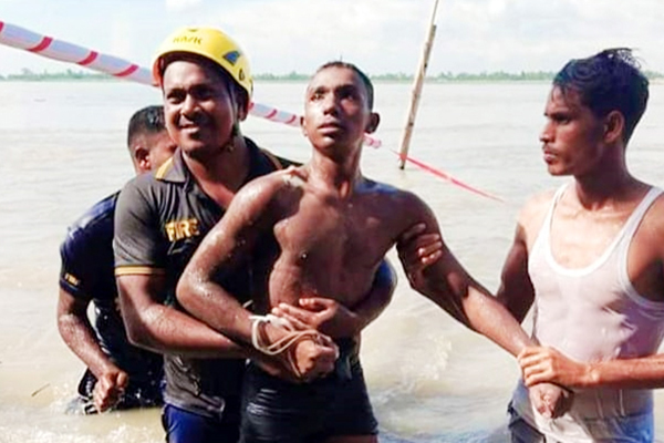 তিস্তায় ৪৬ কি.মি সাঁতারে প্রথম বগুড়ার রাব্বি