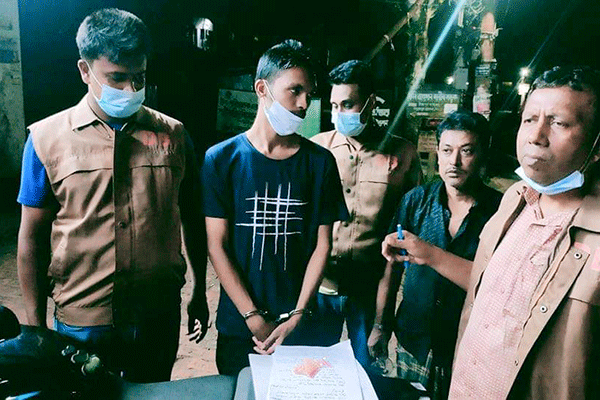 পিরোজপুরে মাদক ব্যবসায়ী আটক 