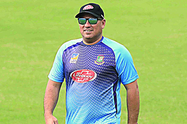 ছুটিতে গেছেন ডমিঙ্গো