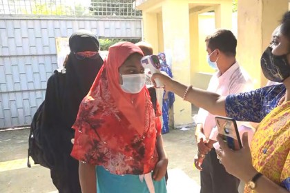 রাজশাহীতে উৎসবের আমেজে শিক্ষাপ্রতিষ্ঠানে শিক্ষার্থীরা