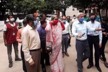 শ্রেণিকক্ষে ময়লা পাওয়ায় আজিমপুর স্কুল ও কলেজের অধ্যক্ষ সাময়িক বরখাস্ত
