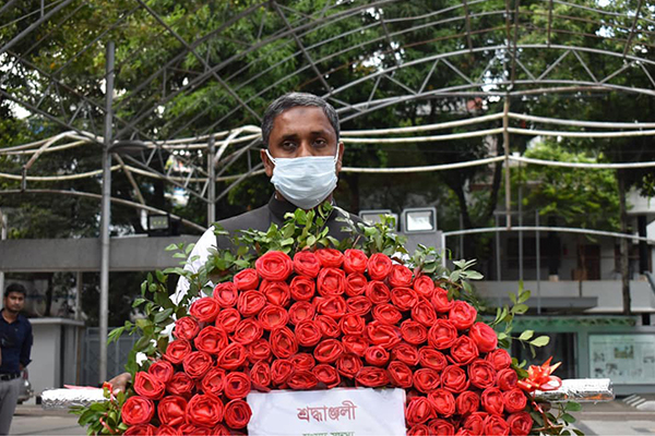 বঙ্গবন্ধুর সমাধিতে এমপি হাবিবের শ্রদ্ধা 