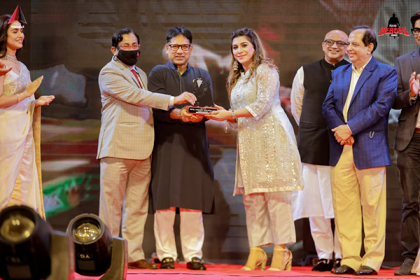 সাবরিনা বশিরের হাতে 'রিয়েল হিরো অ্যাওয়ার্ড'