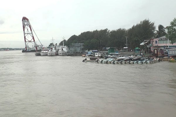 বরিশালে থেমে থেমে বৃষ্টি, পটুয়াখালী বরগুনায় বেড়িবাঁধ ক্ষতিগ্রস্ত