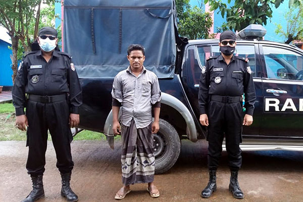 কলাপাড়ায় ইয়াবাসহ মাদক ব্যবসায়ী গ্রেফতার