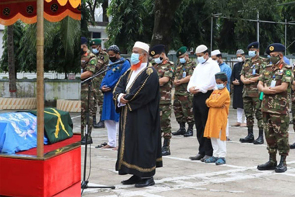 শহীদ বাংলাদেশি শান্তিরক্ষী সেনা কর্মকর্তার জানাজা অনুষ্ঠিত