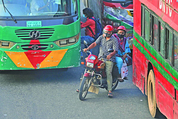 অহরহ ঘটছে দুর্ঘটনা