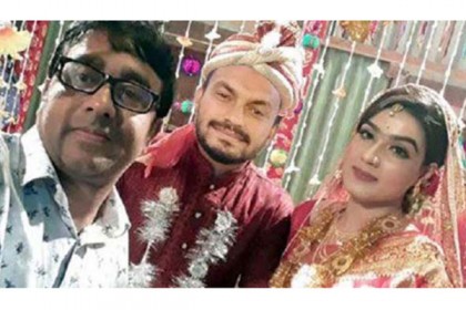মাহির বিয়ে নিয়ে বিব্রত পরিচালক মানিক!