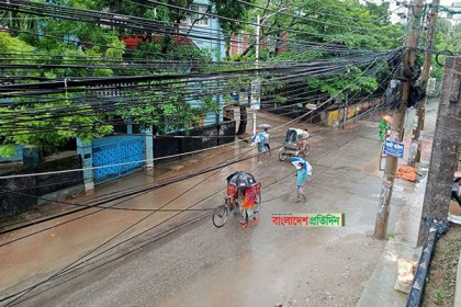নিম্নচাপের প্রভাবে খুলনায় ভারি বৃষ্টি