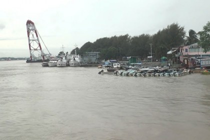 বরিশালে থেমে থেমে বৃষ্টি, পটুয়াখালী বরগুনায় বেড়িবাঁধ ক্ষতিগ্রস্ত