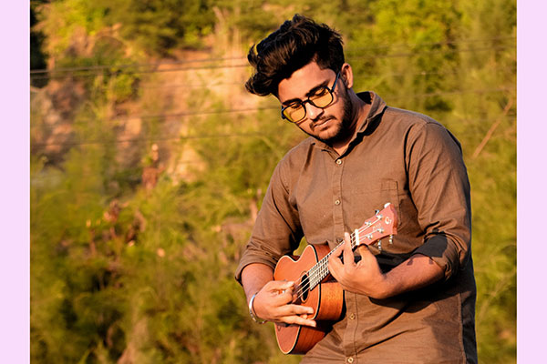 এবার নিজের গানে নিজেই মডেল নিলয় (ভিডিও)