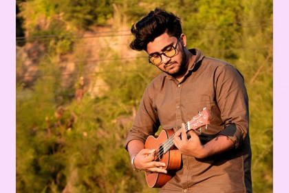 এবার নিজের গানে নিজেই মডেল নিলয় (ভিডিও)