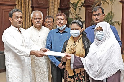 প্রয়াত সাংবাদিক দিদারের পরিবারের পাশে বসুন্ধরা গ্রুপ

