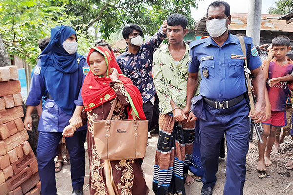 স্বামী ও সতিনের ছোঁড়া এসিডে ঝলসে গেল মুখ 