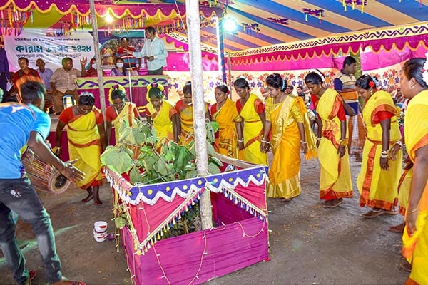 গাইবান্ধায় ওরাঁও জনগোষ্ঠীর কারাম উৎসব পালন