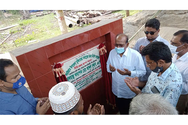 বড়াইগ্রামে মুক্তিযোদ্ধা কমপ্লেক্স নির্মাণ কাজের উদ্বোধন 