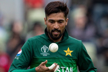 পাকিস্তান ক্রিকেট বোর্ডের প্রস্তাব ফিরিয়ে দিলেন আমির