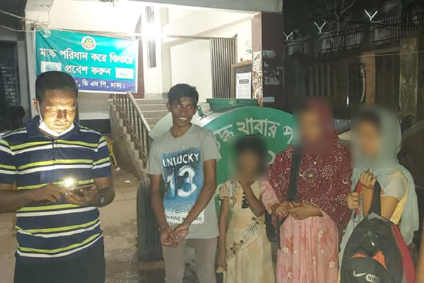 জামালপুরে নিখোঁজ ৩ মাদ্রাসাছাত্রী ঢাকা থেকে উদ্ধার