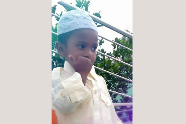 নির্মাণাধীন টয়লেটের নিচে মিলল শিশুর মরদেহ, মেয়েসহ চাচী আটক 