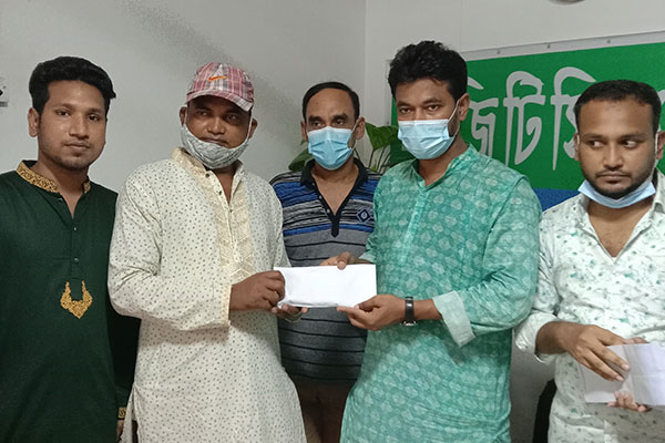 মধ্যপাড়া খনি শ্রমিকদের সন্তানদের শিক্ষা উপবৃত্তি প্রদান 