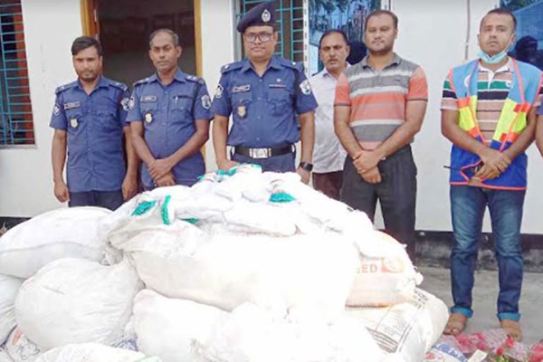 
মেহেন্দিগঞ্জে পুলিশের অভিযানে অবৈধ কারেন্ট জাল উদ্ধার