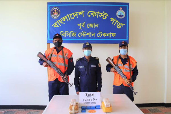 কোস্টগার্ডের অভিযানে ইয়াবা চালান উদ্ধার; অস্ত্রসহ ডাকাত আটক