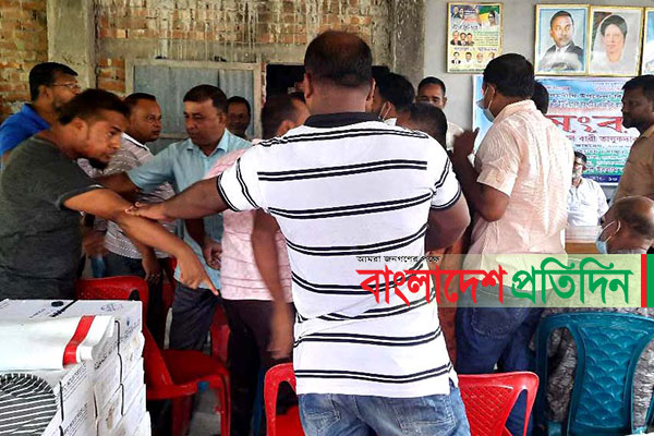 আদমদীঘিতে বিএনপির সভায় হট্টগোল-হাতাহাতি, পরে স্থগিত