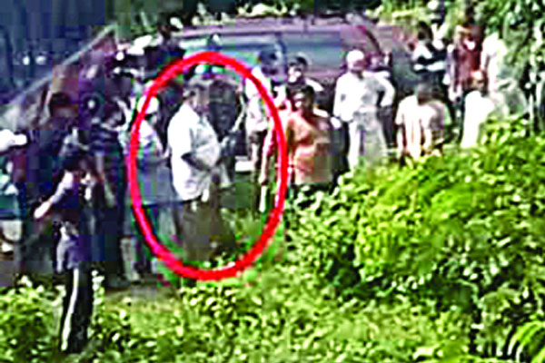 বন্দুক হাতে উপজেলা চেয়ারম্যানের ভিডিও ভাইরাল