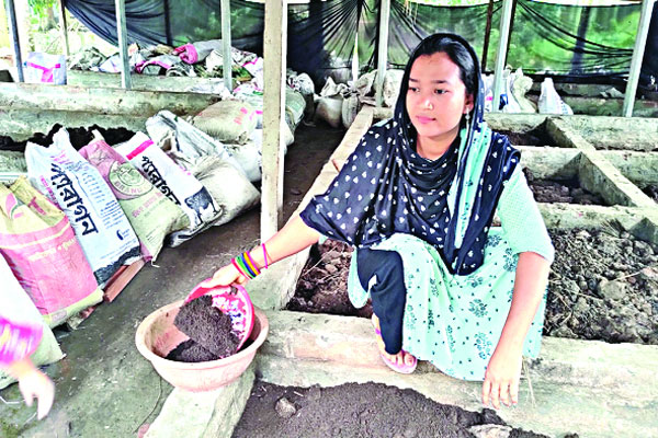 কেঁচো সারে ভাগ্য ফিরেছে তানিয়ার