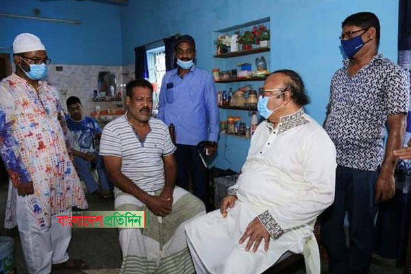 কিংবদন্তি বক্সার মোশাররফ হোসেনের পাশে দাঁড়ালেন রাসিক মেয়র