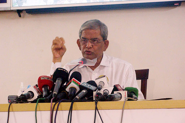 'সরকার ভয় পায় বলেই খালেদা জিয়াকে বিদেশে যেতে দিচ্ছে না'

