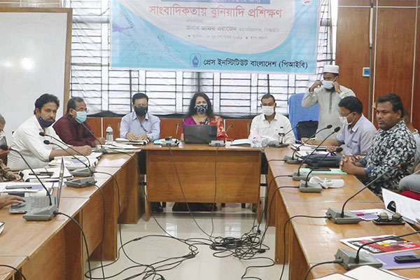 নওগাঁয় তিন দিনব্যাপী সাংবাদিকতায় বুনিয়াদি প্রশিক্ষণ