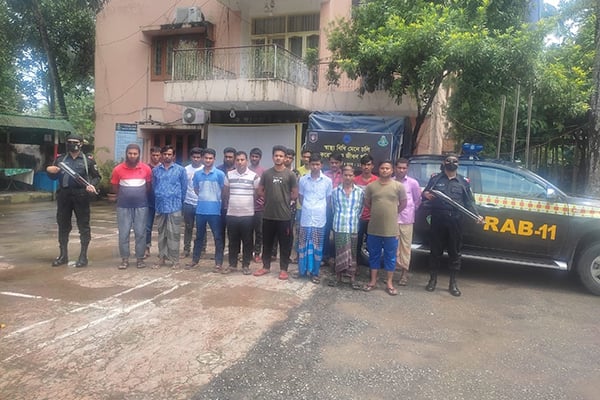 অবৈধভাবে গ্যাস সরবরাহ চক্রের ১৭ সদস্য গ্রেফতার