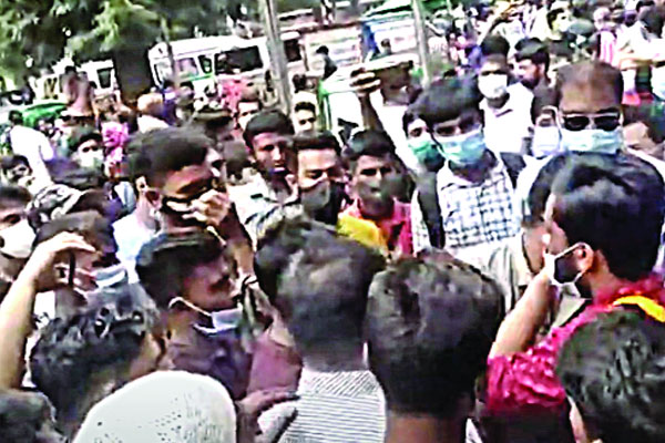 টিকা বিড়ম্বনা কাটছে না প্রবাসীদের