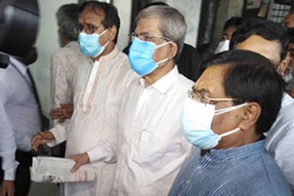 বিস্ফোরক ও হত্যাচেষ্টা মামলায় আদালতে হাজিরা দিয়েছেন মির্জা ফখরুল 