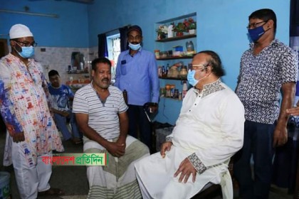 কিংবদন্তি বক্সার মোশাররফ হোসেনের পাশে দাঁড়ালেন রাসিক মেয়র