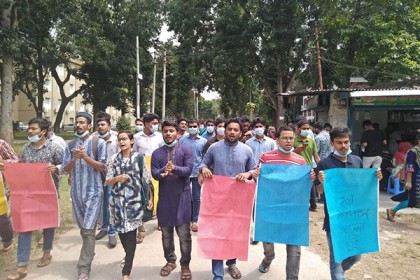 হল খোলার দাবিতে রাবিতে বিক্ষোভ