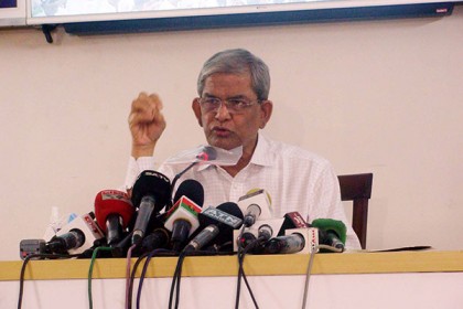 'সরকার ভয় পায় বলেই খালেদা জিয়াকে বিদেশে যেতে দিচ্ছে না'

