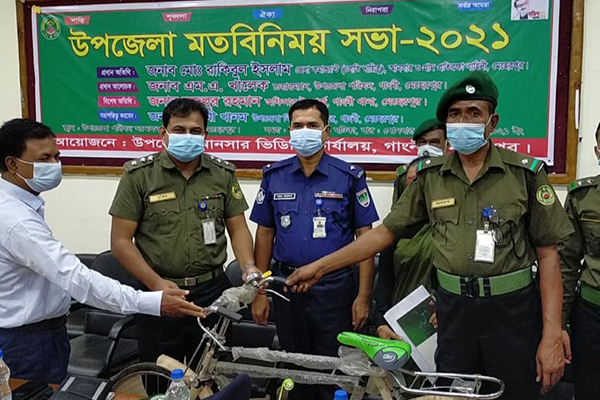 গাংনীতে আনসার ভিডিপি সদস্যদের মাঝে সাইকেল বিতরণ
