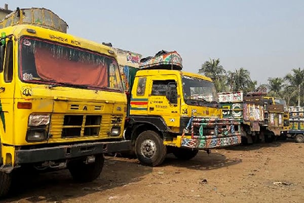 ১৫ দফা দাবিতে ৭২ ঘণ্টার ধর্মঘটের ডাক ট্রাক ও কাভার্ড ভ্যান মালিক সমিতির