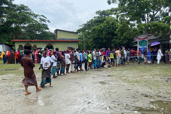 বাগেরহাটে এজেন্ট বের করে প্রকাশ্যে সীল মারার মধ্য দিয়ে শেষ ইউপি নির্বাচন 