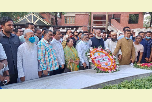 বঙ্গবন্ধুর সমাধীতে গোপালগঞ্জ রেডক্রিসেন্ট ইউনিটের নব-নির্বাচিত কমিটির শ্রদ্ধা
