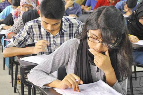 একই দিনে সাত কলেজ ও চবির ভর্তি পরীক্ষা, বিপাকে শিক্ষার্থীরা