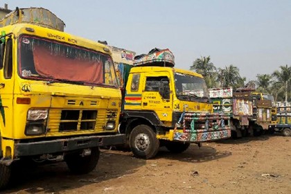 ১৫ দফা দাবিতে ৭২ ঘণ্টার ধর্মঘটের ডাক ট্রাক ও কাভার্ড ভ্যান মালিক সমিতির