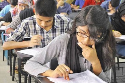 একই দিনে সাত কলেজ ও চবির ভর্তি পরীক্ষা, বিপাকে শিক্ষার্থীরা
